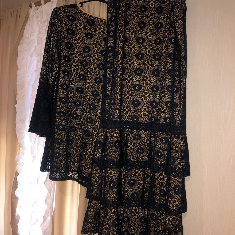 Zadie B’s  Navy and Gold Outfit with Flared Sleeves NWOT